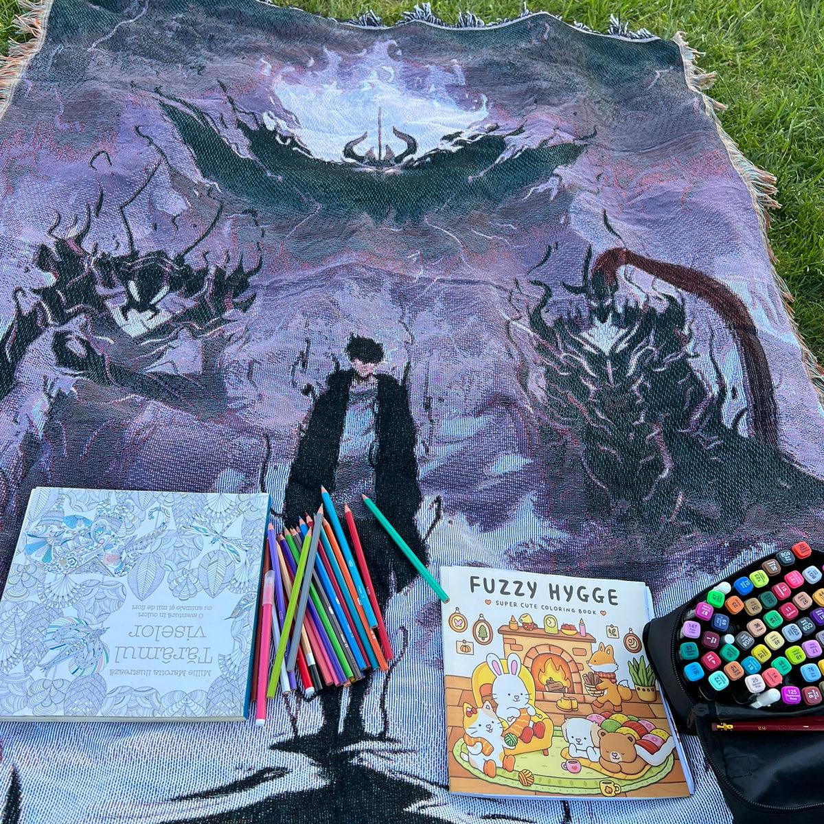 Solo Leveling Woven Blanket – Anime Throw Blanket with Sung Jin-Woo Design – Soft & Durable Anime Decor for Fans