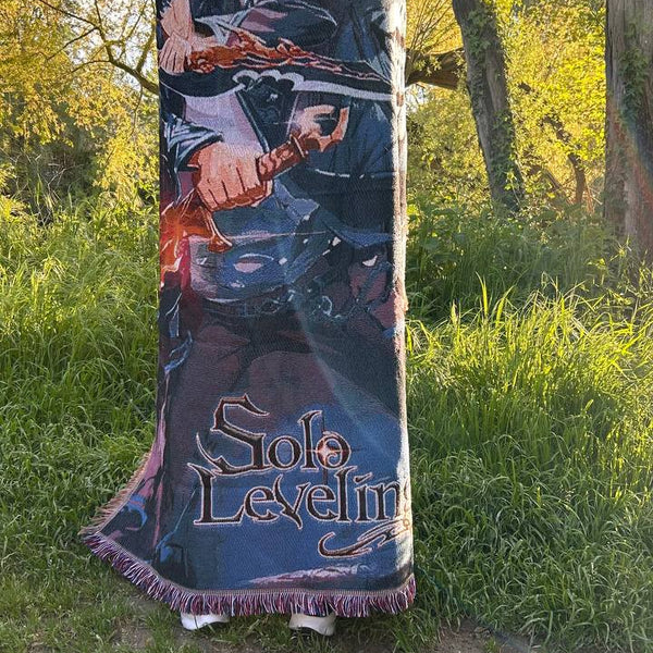 Solo Leveling Woven Blanket – Anime Throw Blanket with Sung Jin-Woo Design – Soft & Durable Anime Decor for Fans